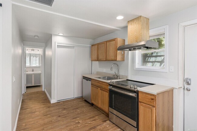 Building Photo - 10311 Stone Ave N