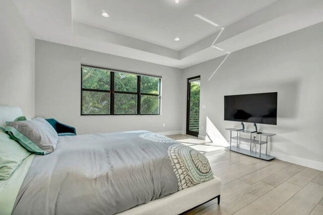 Building Photo - 17081 Five Waters Ave