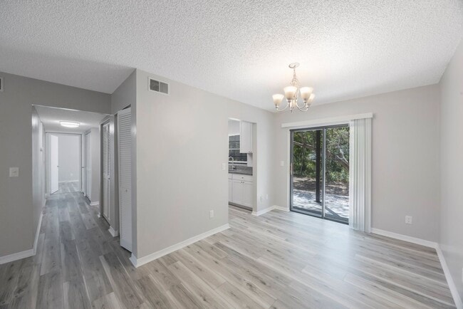 Building Photo - The Oaks at Safety Harbor 3 bedroom 2 bath