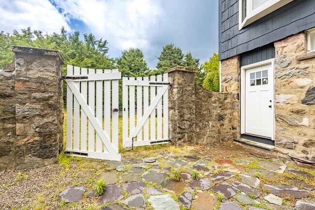 Building Photo - 55 Cider Mill Ln