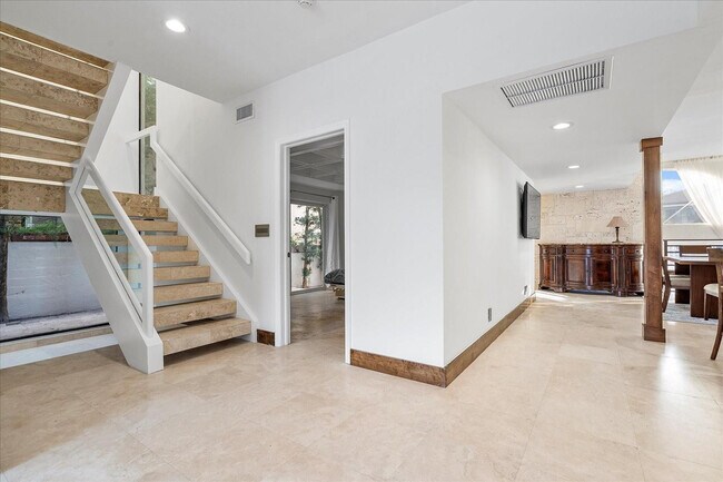 Building Photo - 1421 Ponce de Leon Dr