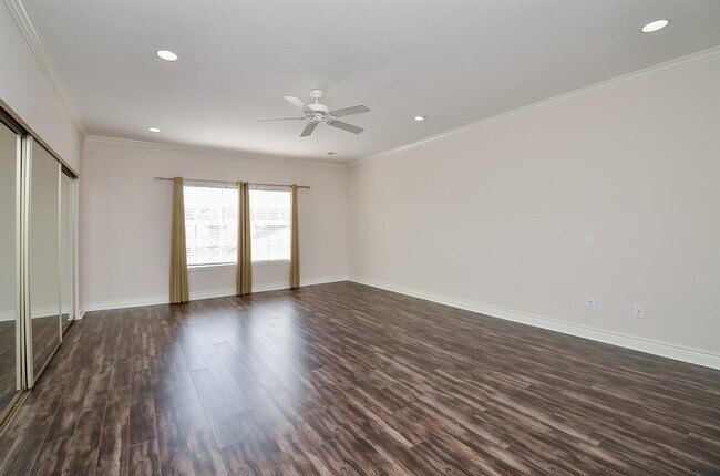Building Photo - 306 Wilcrest Dr
