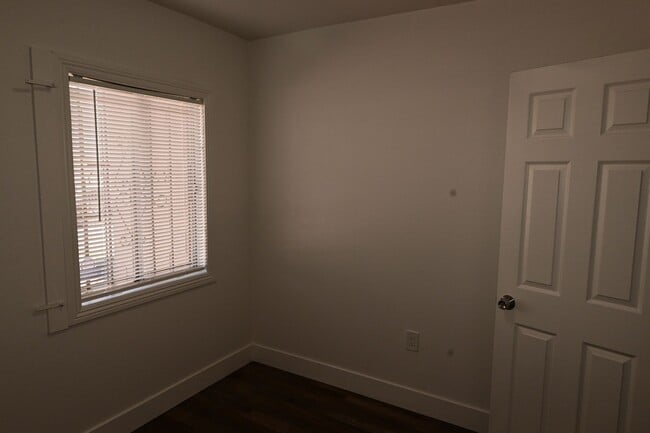 Building Photo - 1007 C St