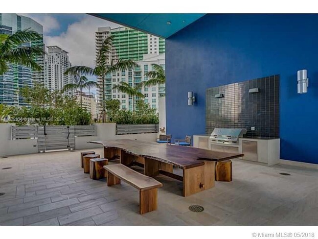 Building Photo - 1300 Brickell Bay Dr