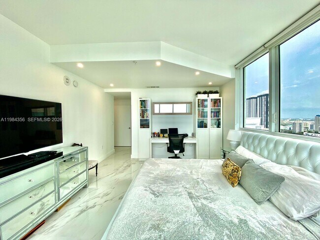 Building Photo - 253 NE 2nd St