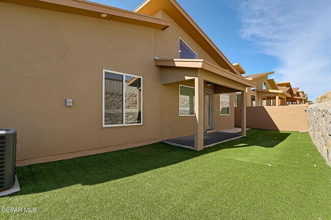 Building Photo - 1031 Vinton Ave