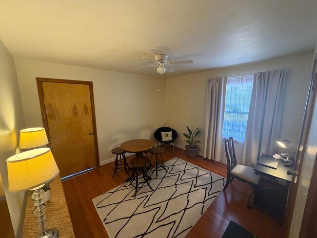 Building Photo - Charming 3 Bed / 1 Bath Home in Mt. Greenwood – Available Now!