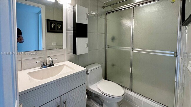 Building Photo - 7825 NE Bayshore Ct