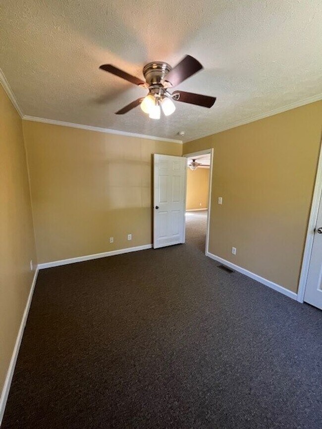 Building Photo - Spacious 3 bedroom 2 bath home in Leland