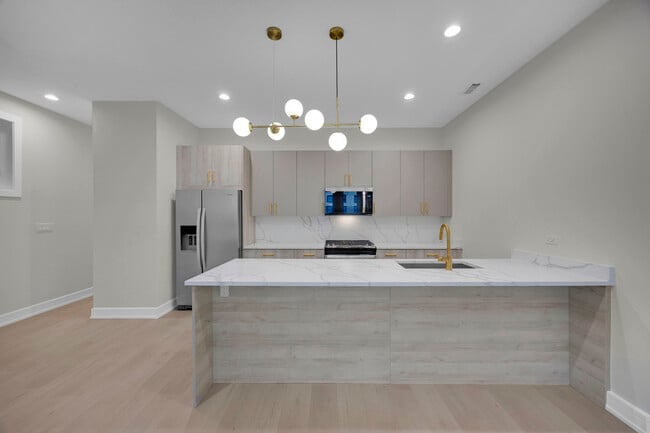 Building Photo - 4629 S Michigan Ave