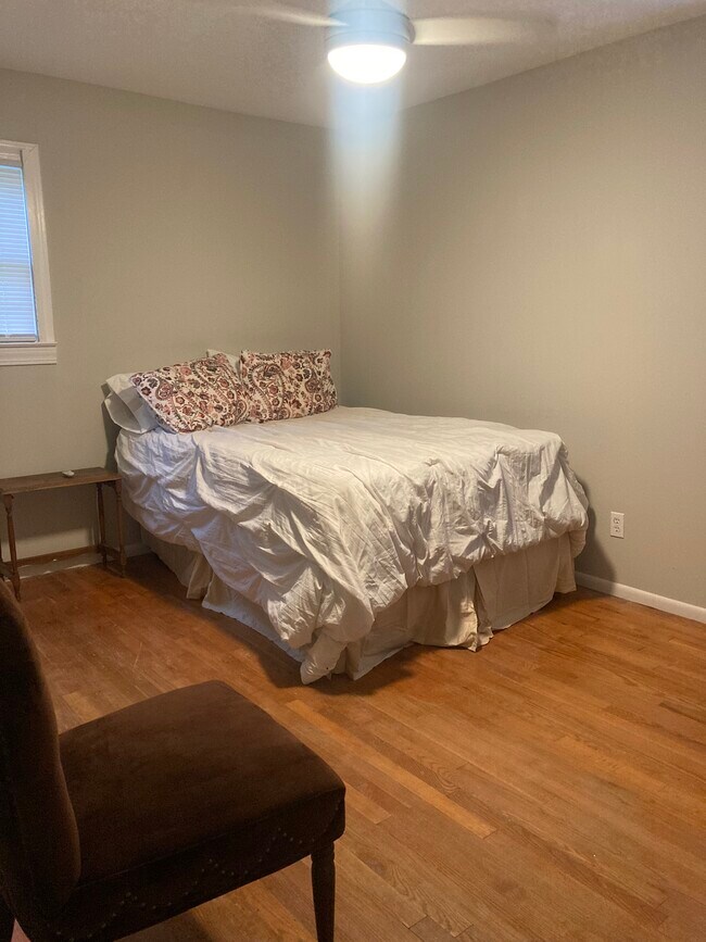 Building Photo - 210 Vista Dr