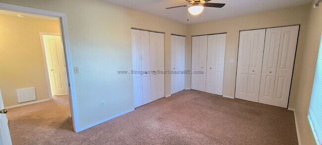 Building Photo - 305 Prairie Ave