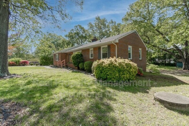 Building Photo - 7421 Dell Dr