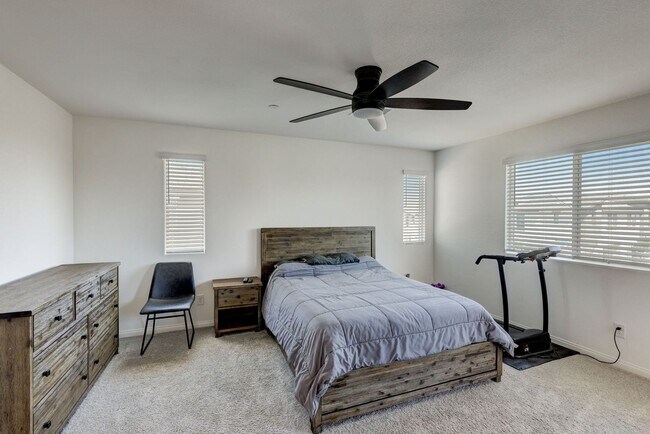 Building Photo - Modern Comfort in Las Vegas: 3-Bedroom Gem with Pool Access