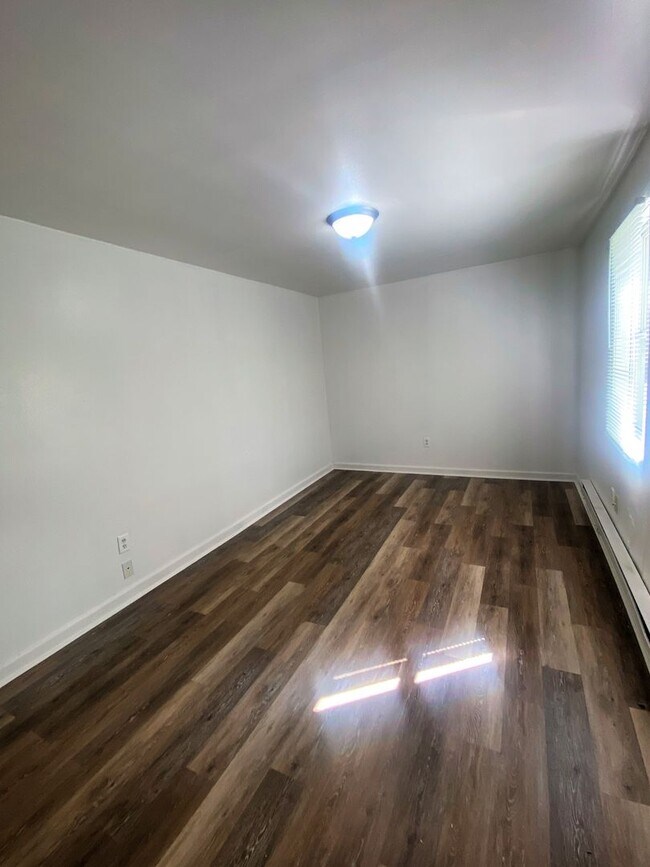 Building Photo - Chatham