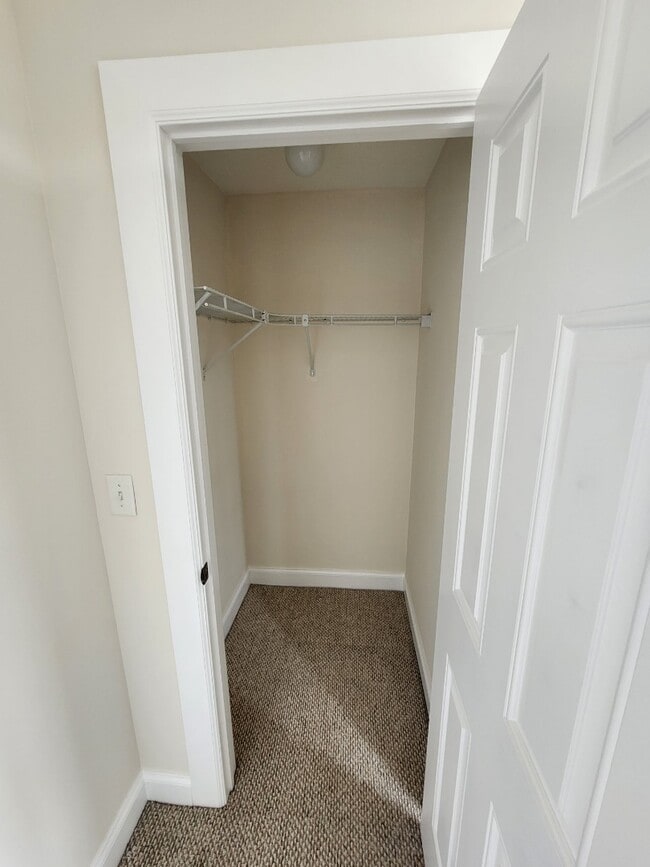 Building Photo - Buena Park - 1 bedroom + Den available ASAP!