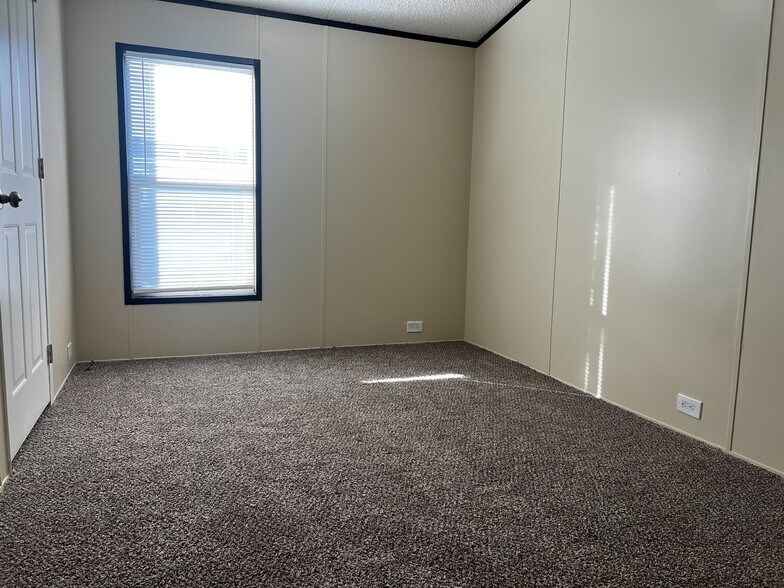 Building Photo - 709 N Collins Fwy