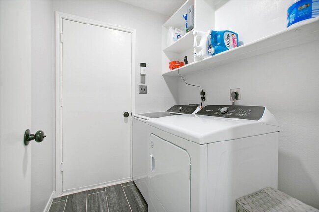 Building Photo - 1507 Buchans Dr