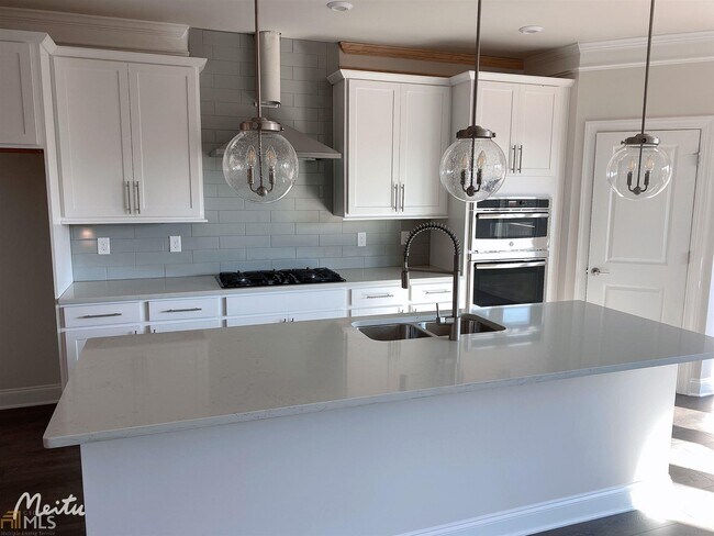Building Photo - 1395 Live Oak Lane