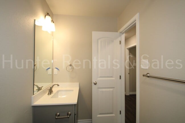 Building Photo - 505 Bonnie Dr