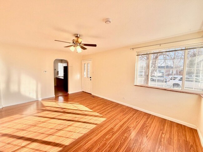 Building Photo - Del Mar Brick Ranch