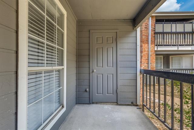 Building Photo - 18333 Roehampton Dr