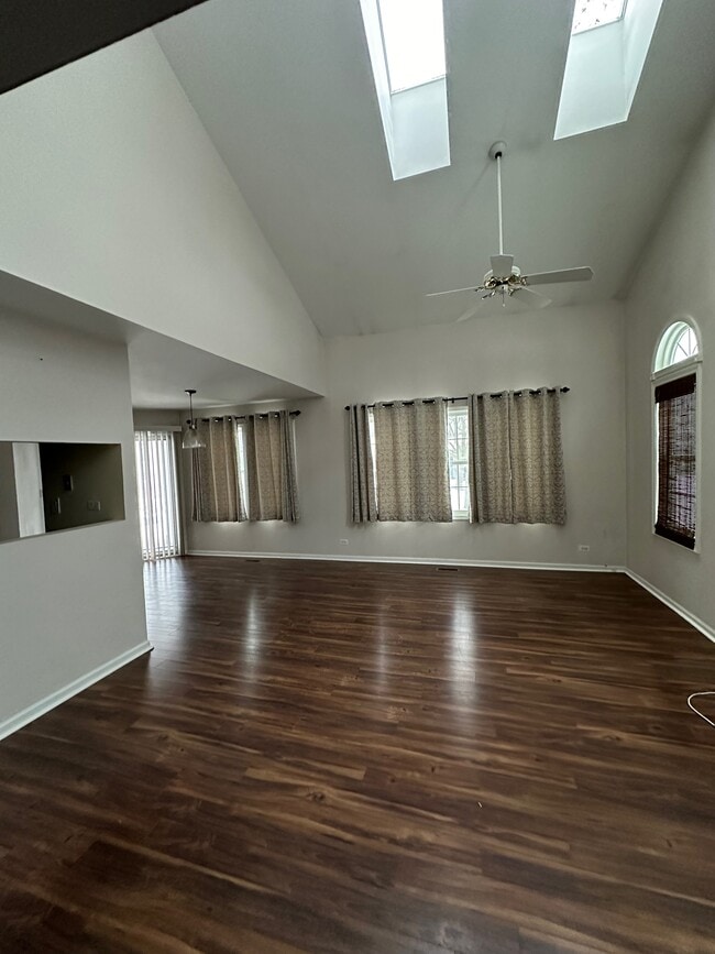 Building Photo - 386 Waterford Ct