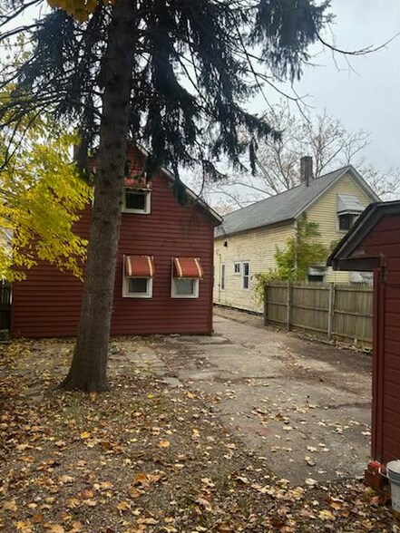 Building Photo - 3664 E 52nd St