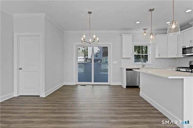 Building Photo - 348 Halley Ave