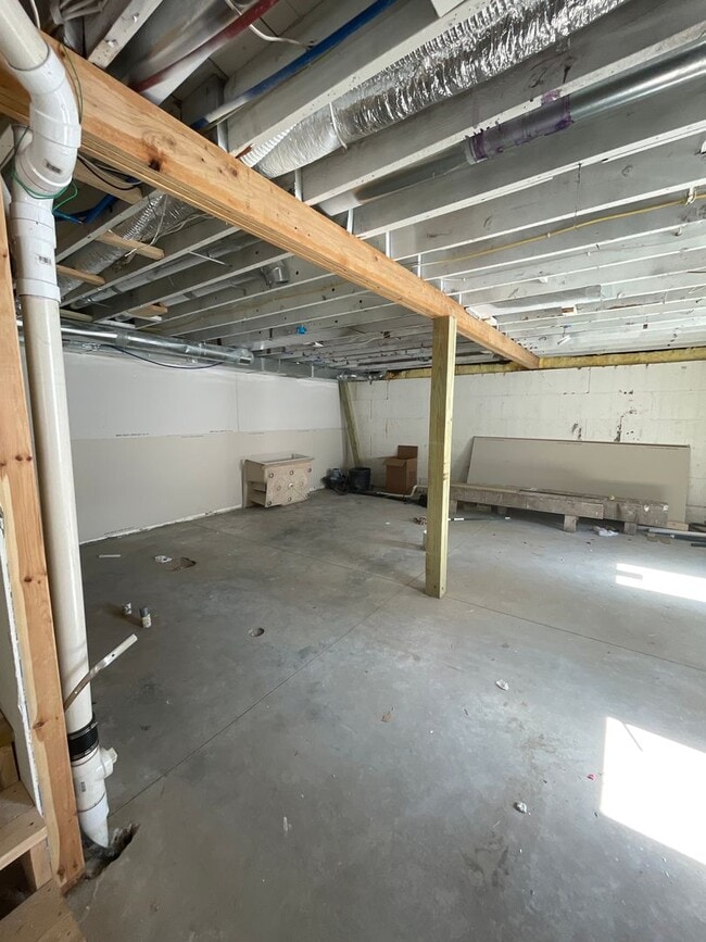 Building Photo - House- NW