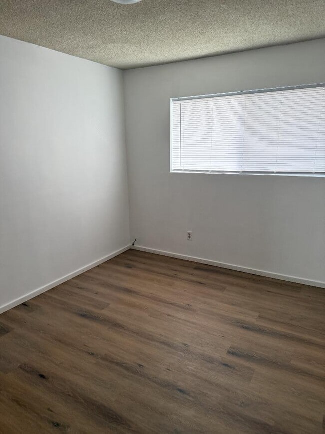 Building Photo - 2104 Carnegie Ln