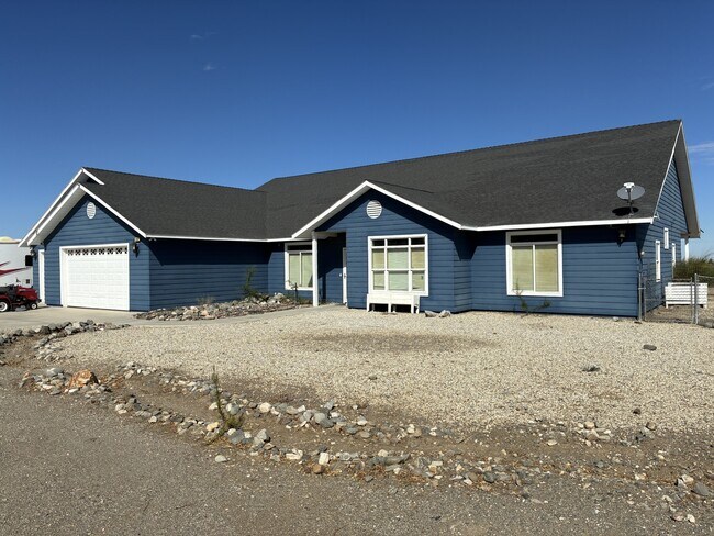 Primary Photo - 3080 Lindero St