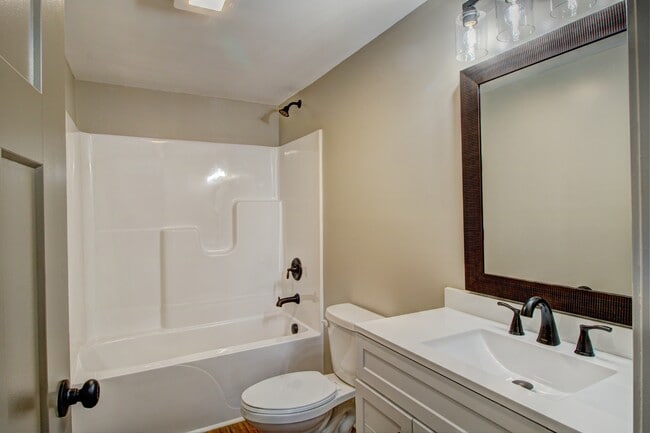 Building Photo - 105 Dutchess Dr