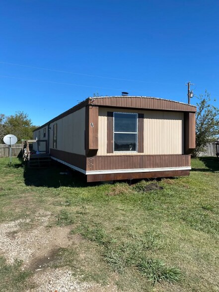 Primary Photo - 1801 S Business 45