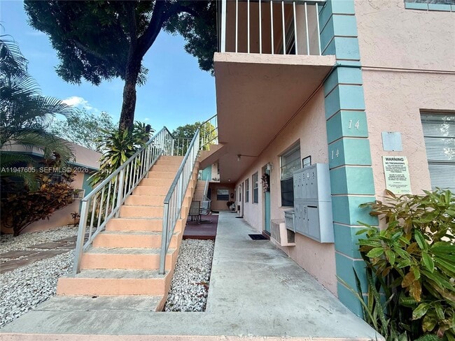 Building Photo - 10 SE 9th Ave