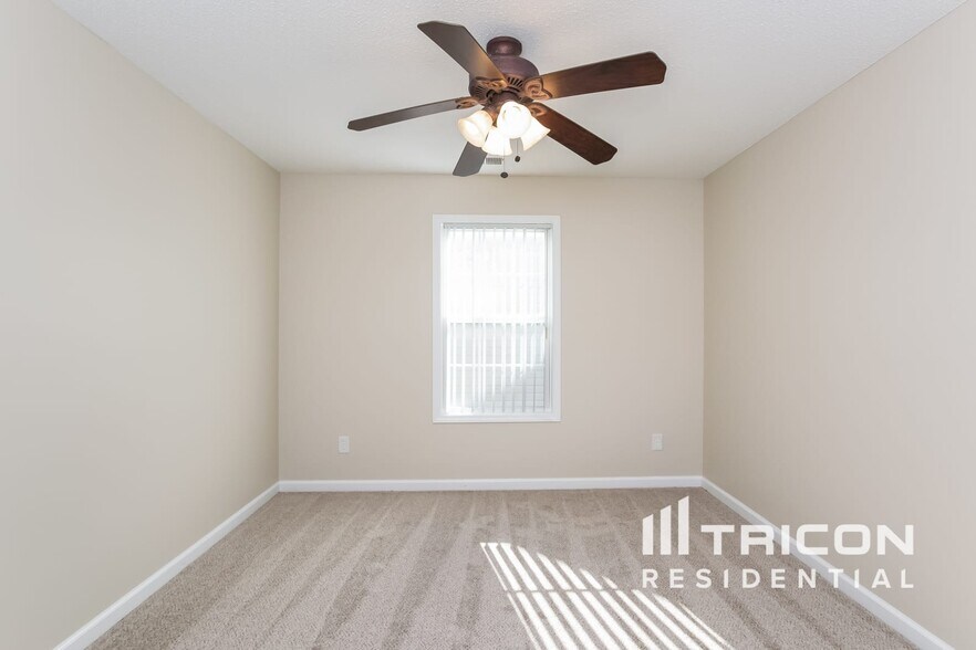 Building Photo - 221 Rosemont Ct