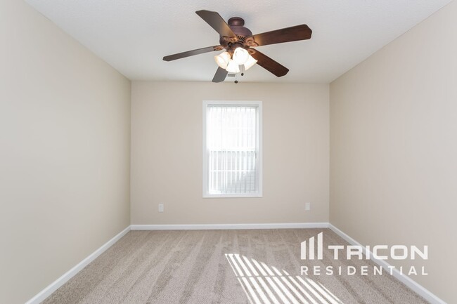 Building Photo - 221 Rosemont Ct