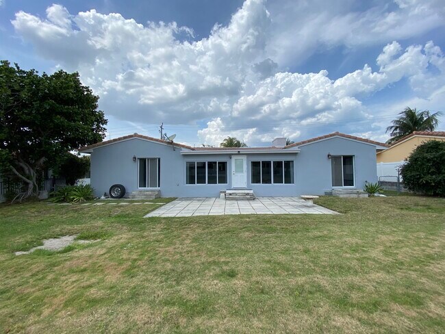 Building Photo - 228 Codrington Dr
