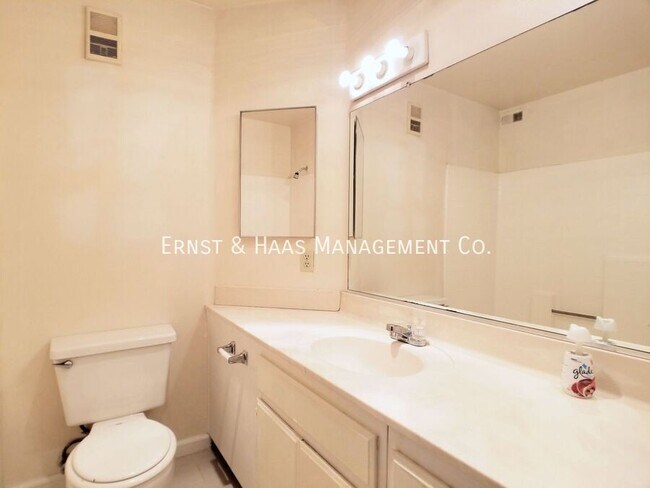 Building Photo - 1200 Gaviota Ave