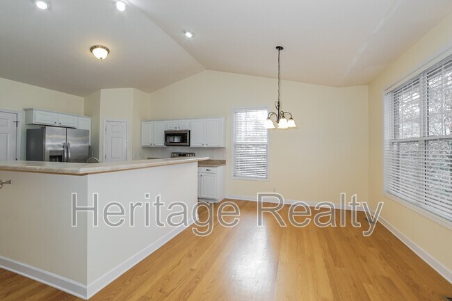 Building Photo - 880 Glenfield Dr