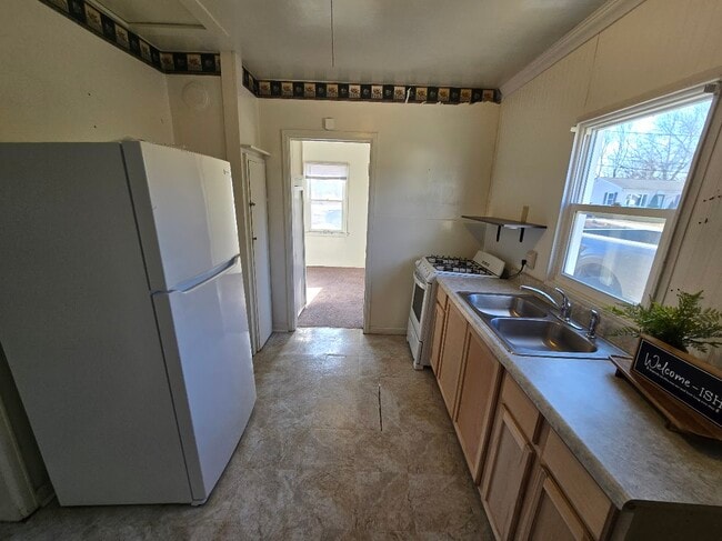 Building Photo - 158 S Roosevelt Rd