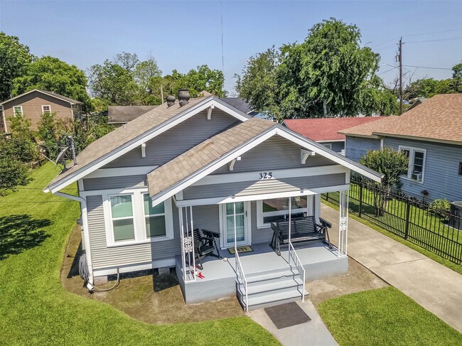 Building Photo - 325 N Sidney St