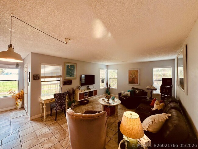 Building Photo - 225 S Tropical Trail