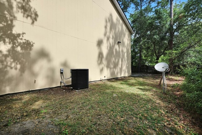 Building Photo - 3 Bedroom Townhouse for Rent! Special Low Pricing