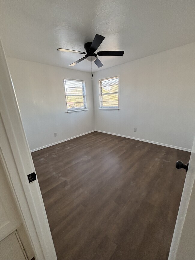 Building Photo - 104 Gatewood Dr