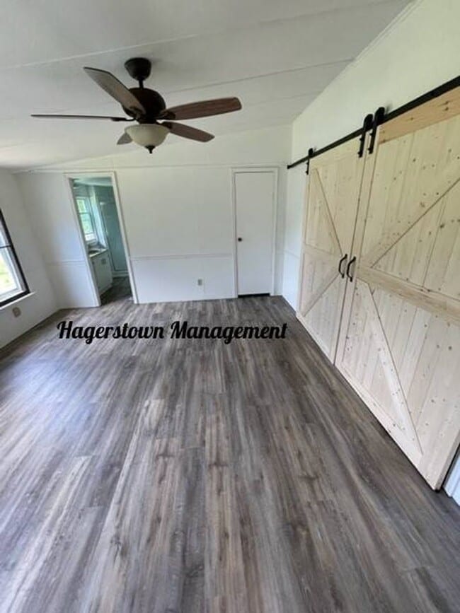 Building Photo - Property In Country Setting