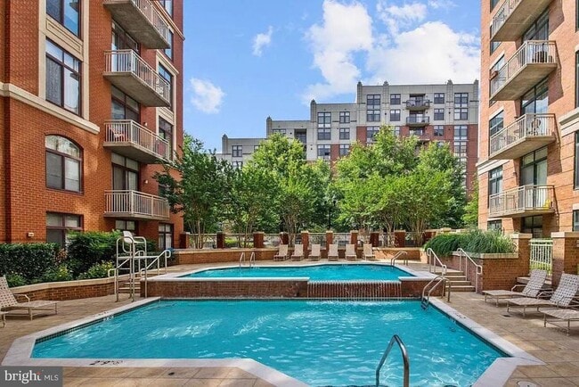 Building Photo - 1220 N Fillmore St