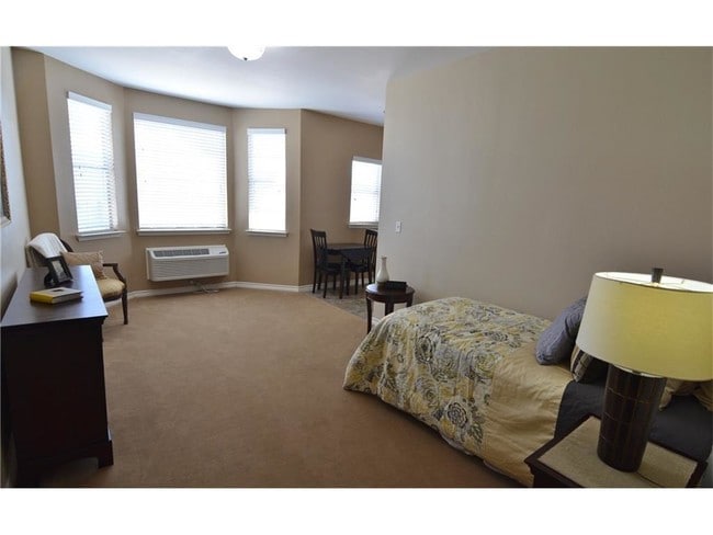 Building Photo - 355 W Westchester Pkwy