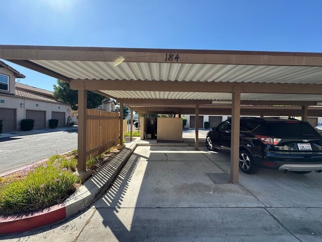 Building Photo - Immaculate 2Bd/2Ba Condo w/Brand New Floor...