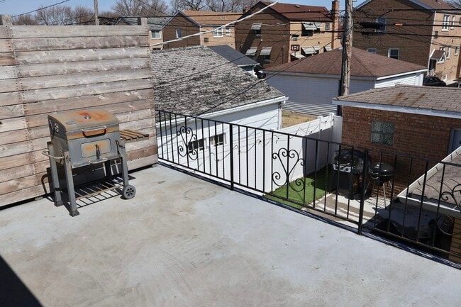 Building Photo - 9721 S Albany Ave